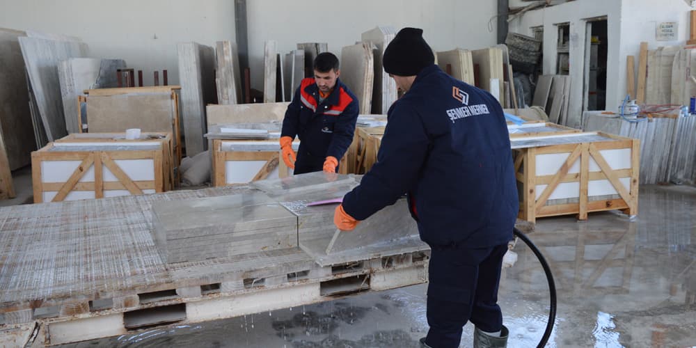 Plaka Stoklama ve Vinç Yükleme Alanı